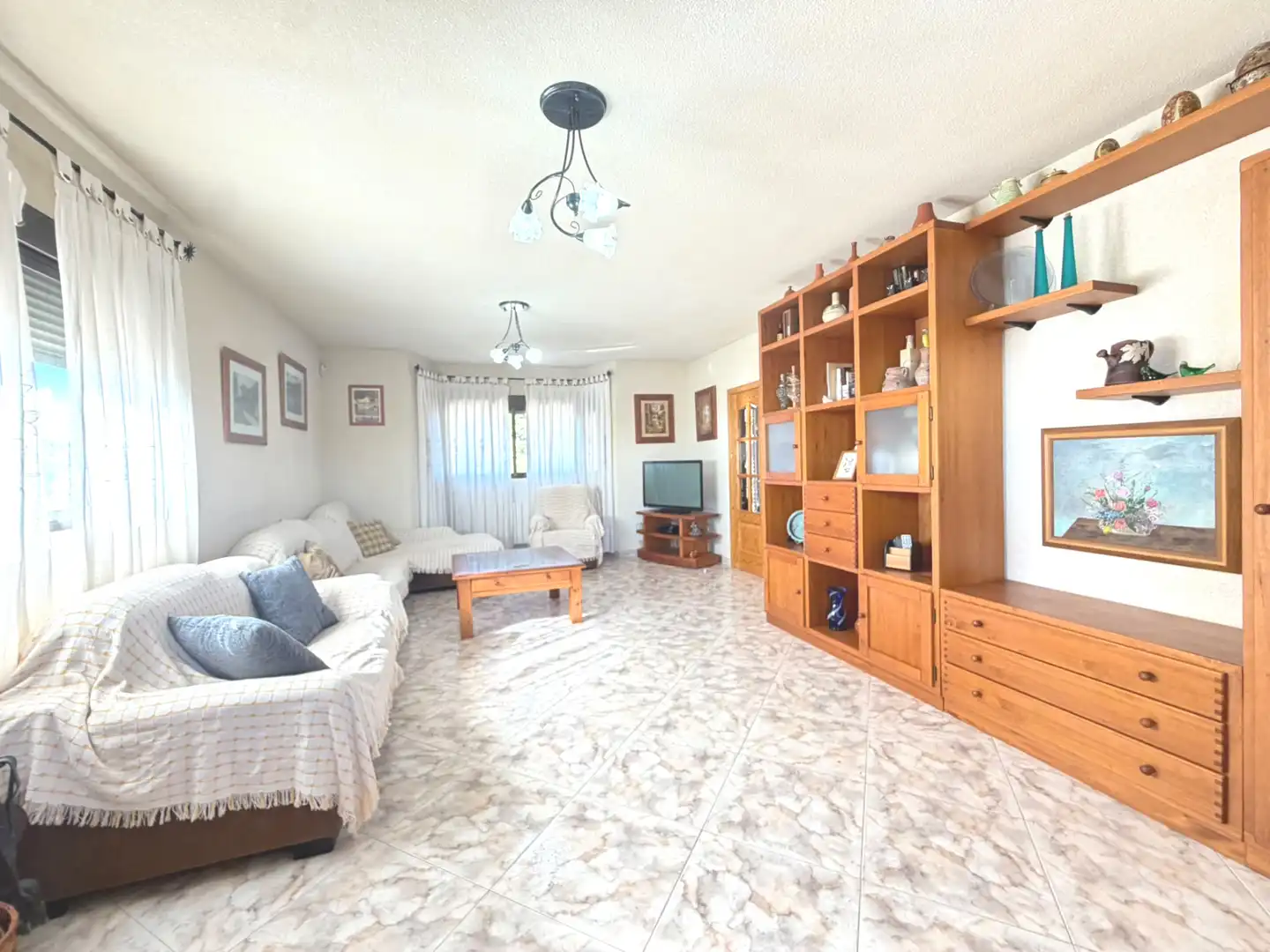 Sala de estar de Casa o chalet en venta en Villa del Prado, Madrid