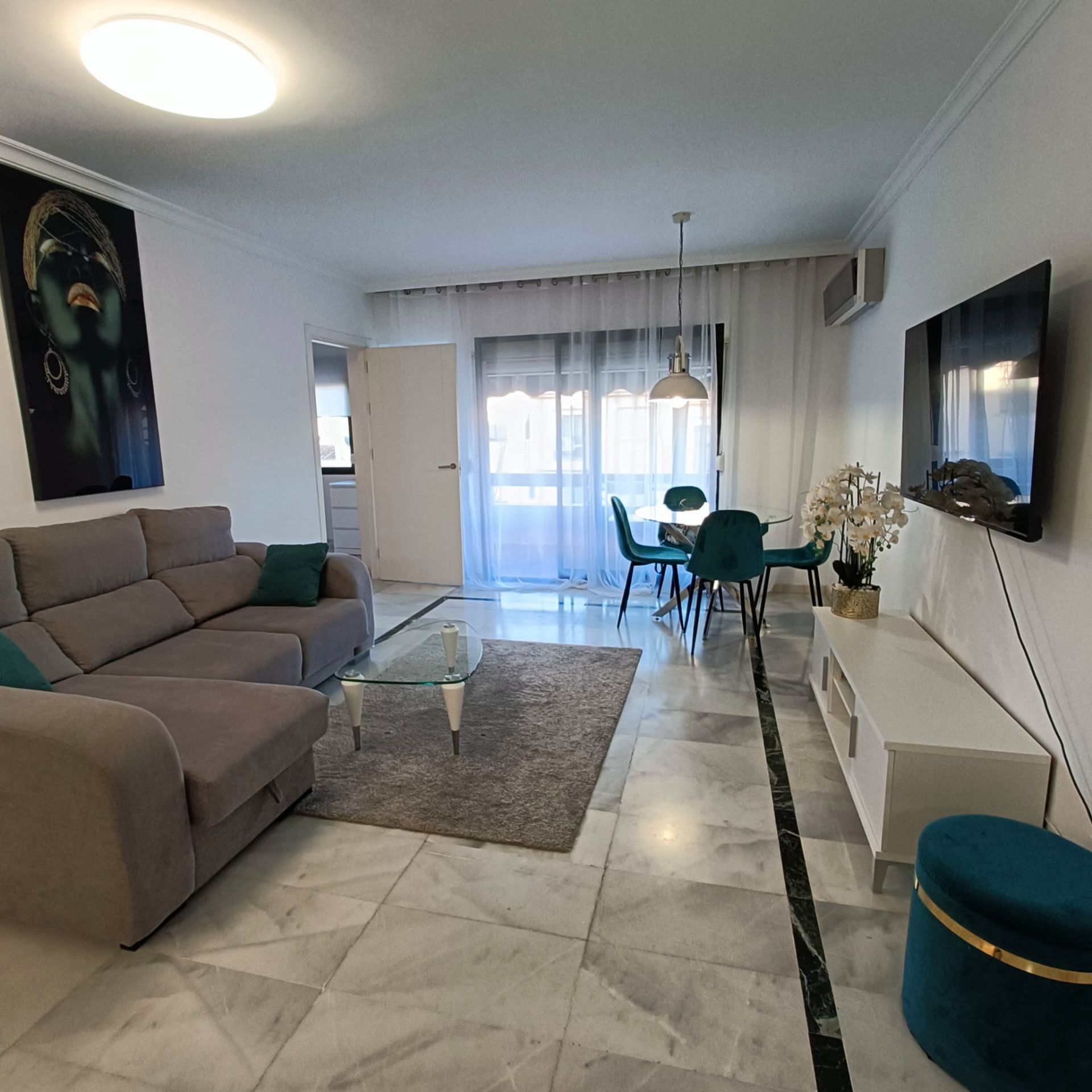 Living room of Apartment to rent in Estepona  with Air Conditioner, Terrace and Furnished