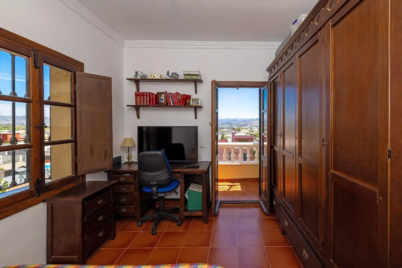 Dormitori de Casa o xalet en venda en Alhaurín de la Torre amb Jardí privat, Terrassa i Piscina
