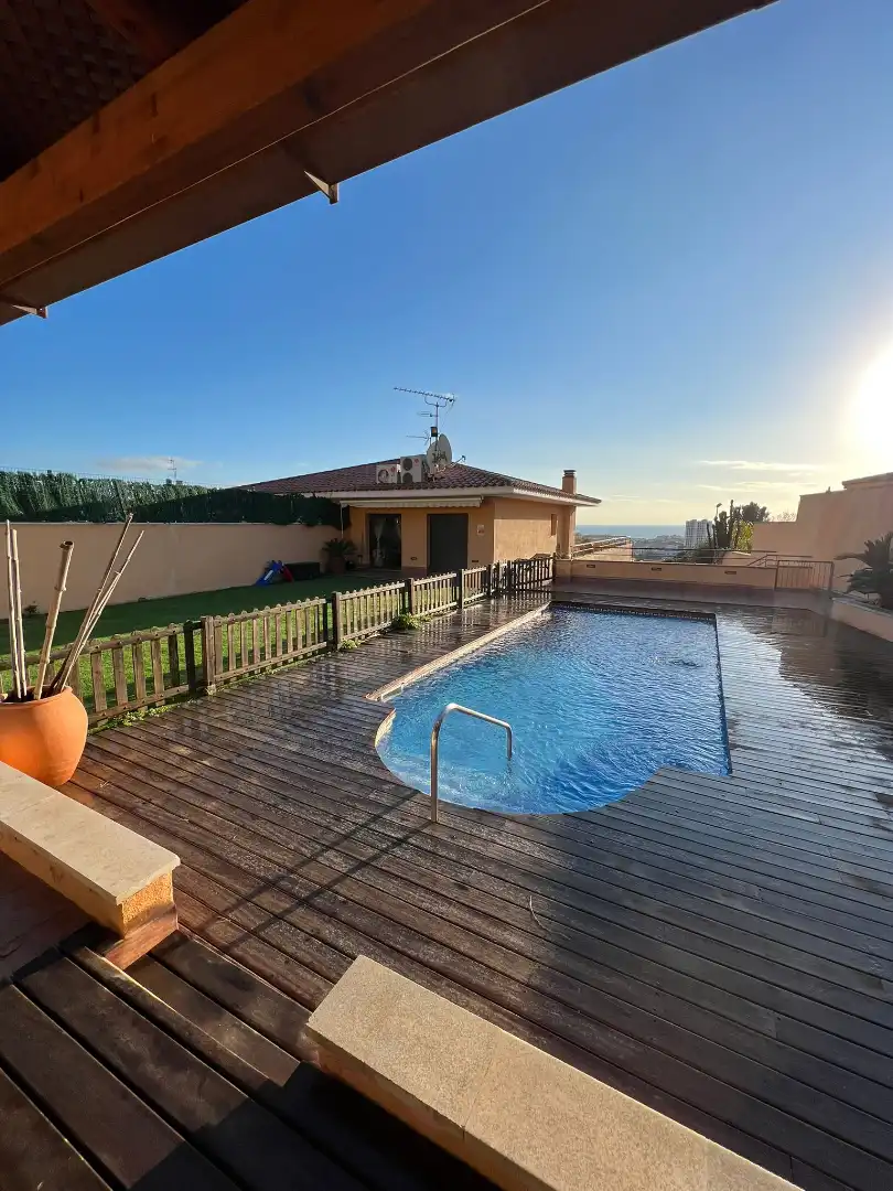 Casa con piscina en venta en Carrer de Joan Coromines i Vigneaux, imagen 5