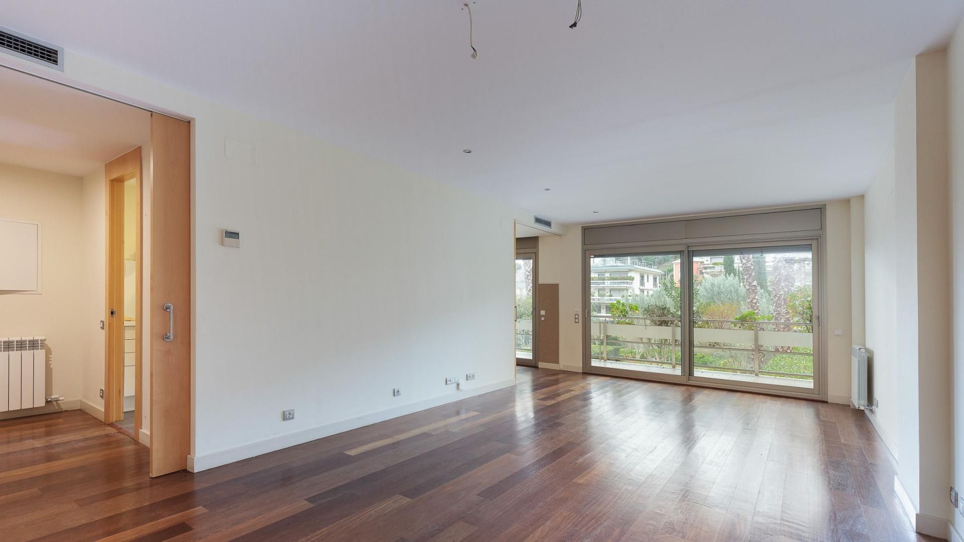 Sala de estar de Piso de alquiler en  Barcelona Capital con Aire acondicionado, Calefacción y Jardín privado