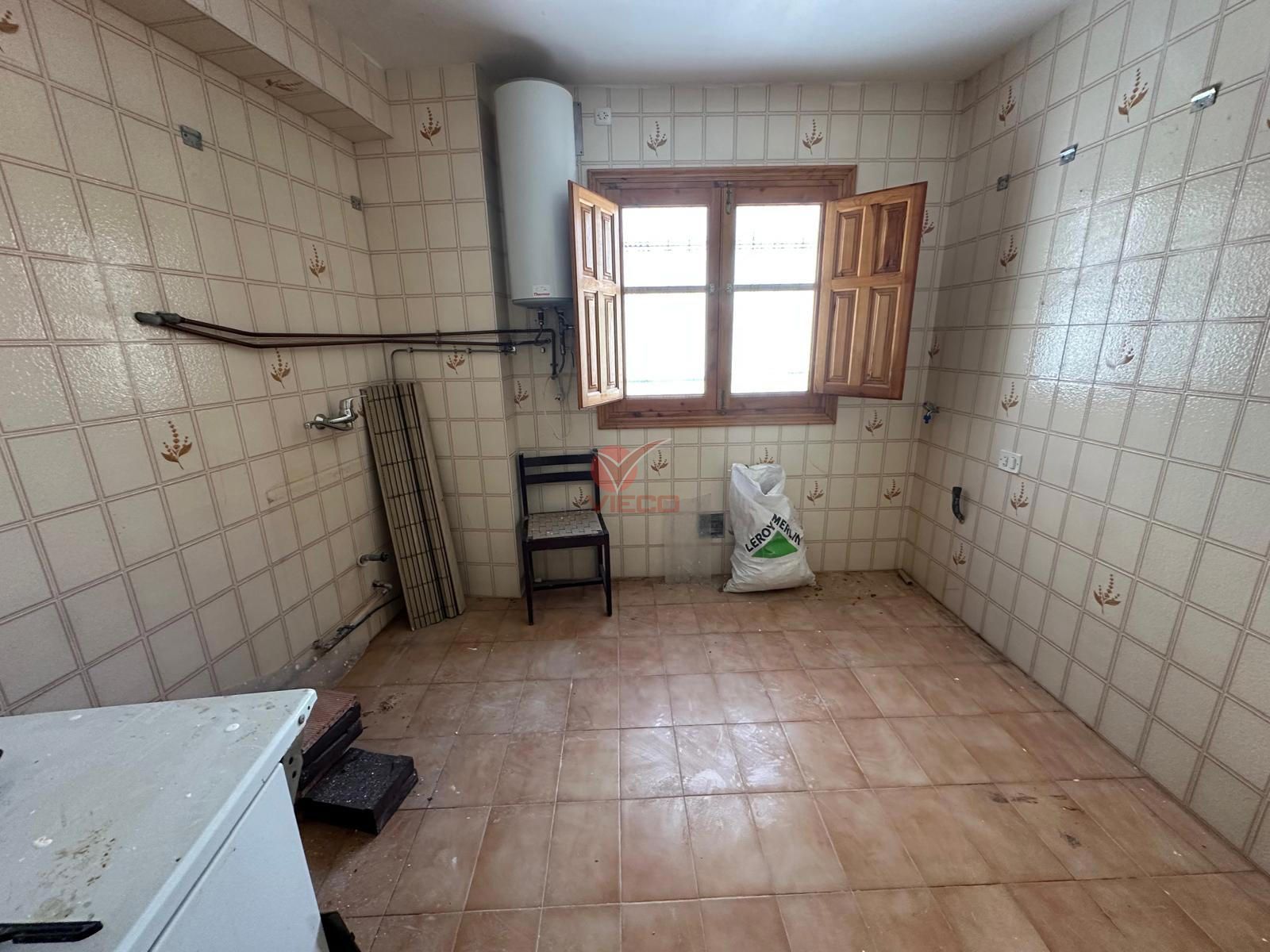 Cuina de Casa o xalet en venda en Cuenca Capital amb Calefacció i Traster
