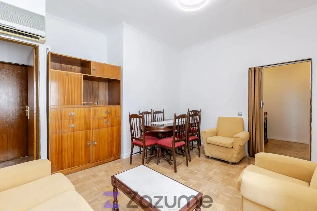 Living room of Flat for rent in  Madrid Capital  with Air Conditioner, Heating and Parquet flooring