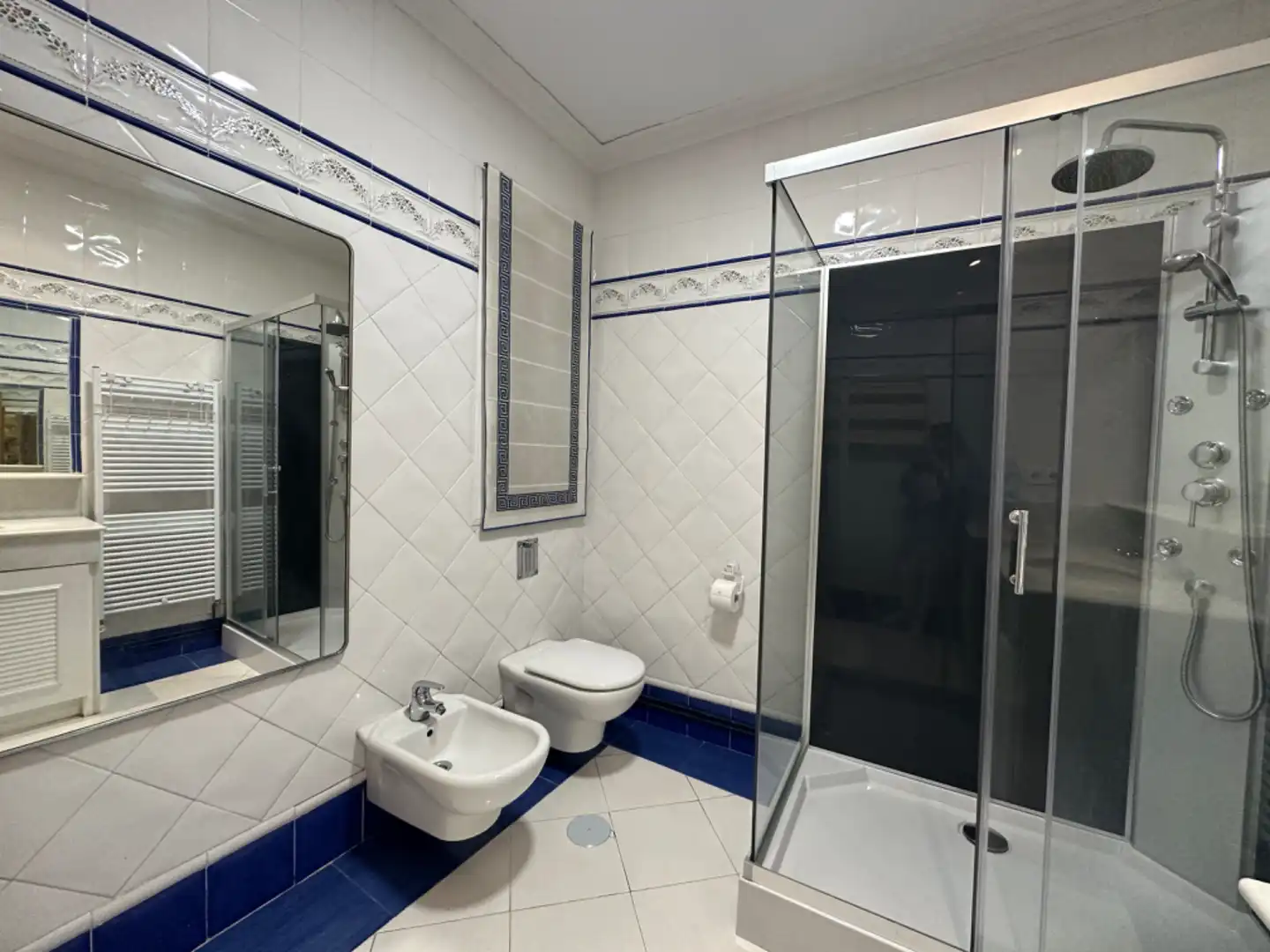 Baño de Piso de alquiler en Santiago de Compostela  con Calefacción, Parquet y Amueblado