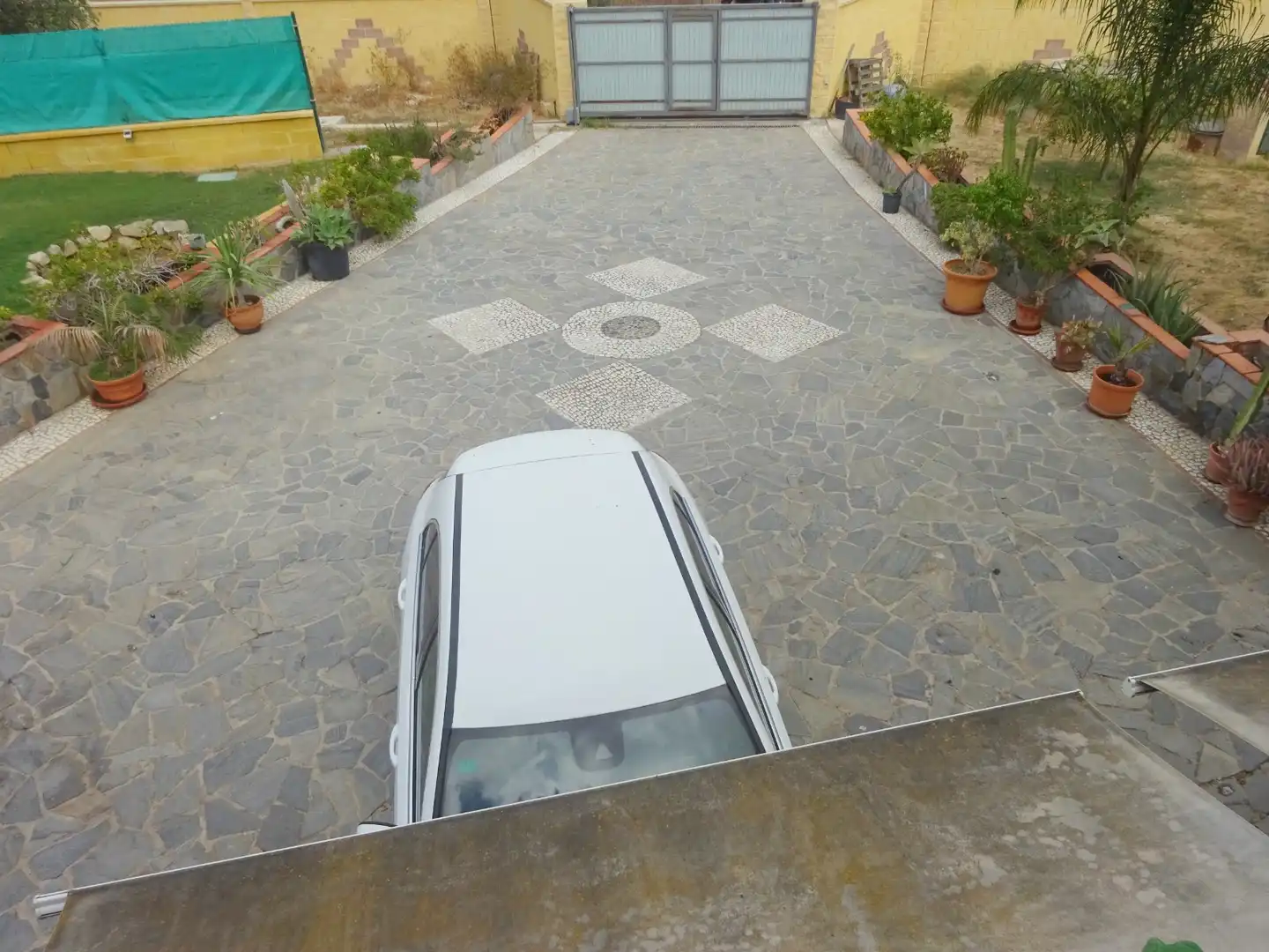 Aparcament de Casa o xalet en venda en Alhaurín de la Torre amb Aire condicionat, Jardí privat i Terrassa