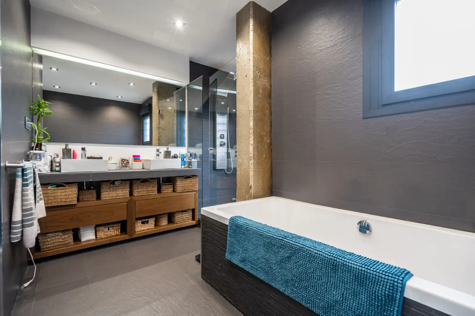 Baño de Casa adosada en venta en Las Rozas de Madrid con Aire acondicionado, Calefacción y Jardín privado