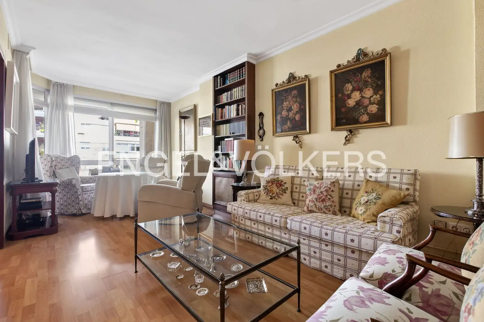 Living room of Flat for sale in Sevilla  with Air Conditioner, Heating and Balcony