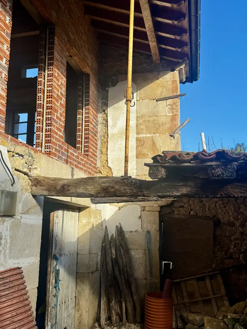 Vista exterior de Casa o xalet en venda en Villafufre amb Jardí privat