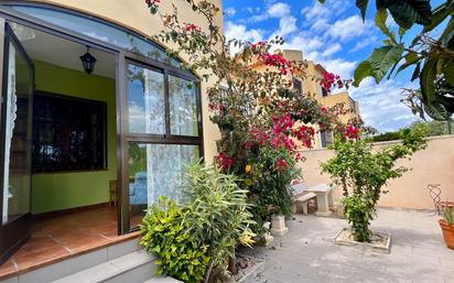 Jardí de Casa adosada en venda en Orihuela amb Jardí privat, Terrassa i Traster