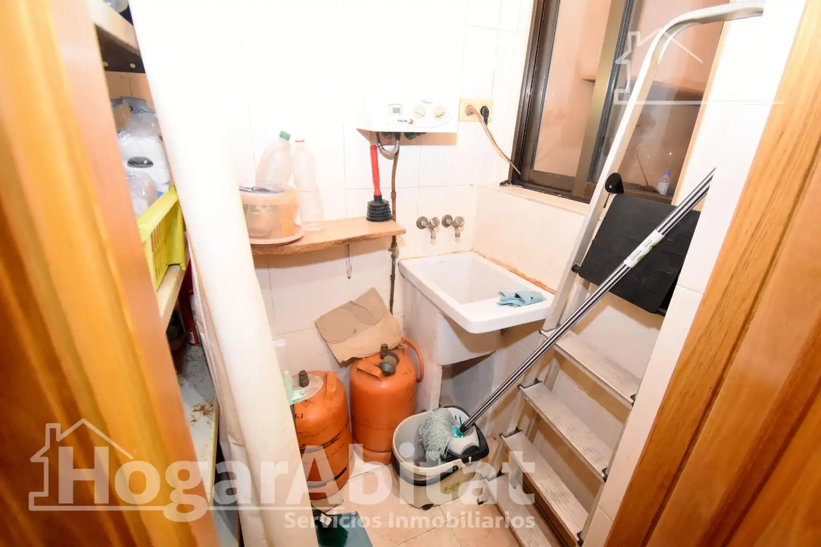 Piso en venta en Castellón de la Plana / Castelló de la Plana con Aire acondicionado, Calefacción y Trastero