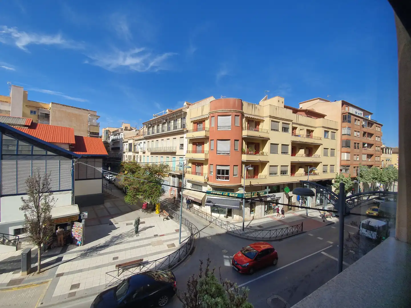 Vista exterior de Pis en venda en Guadix amb Balcó