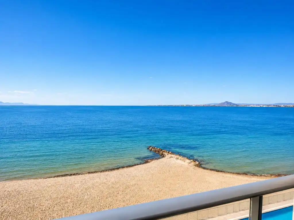 Vista exterior de Apartament en venda en La Manga del Mar Menor amb Aire condicionat, Calefacció i Terrassa