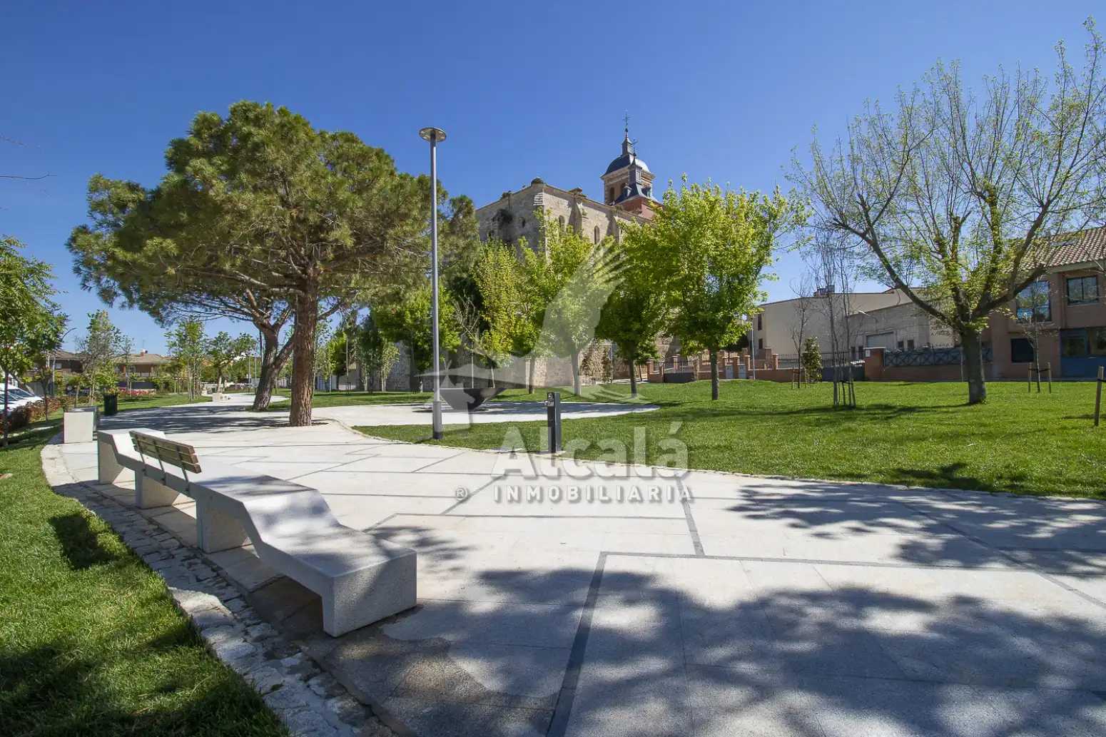 Vista exterior de Piso en venta en Meco con Calefacción, Parquet y Amueblado