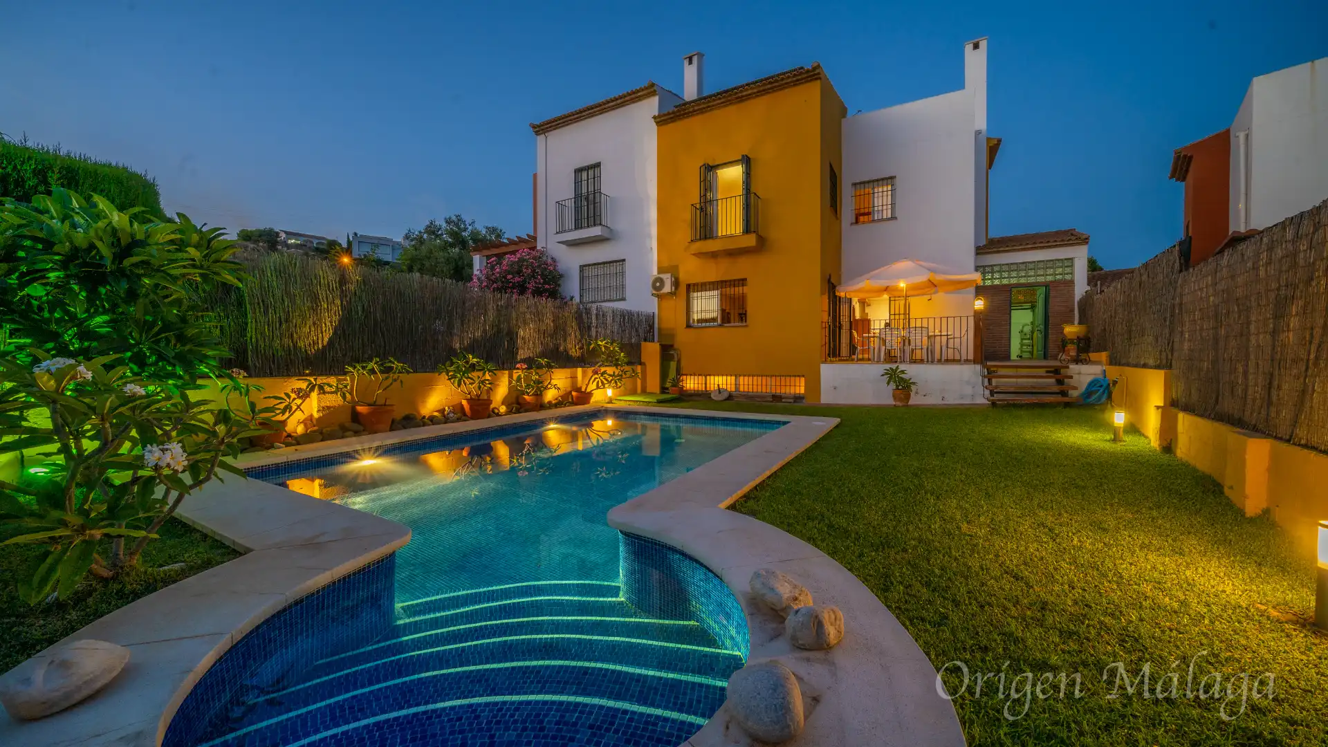 Swimming pool of Detached homes for sale in Vélez-Málaga  with Heating, Private garden and Terrace