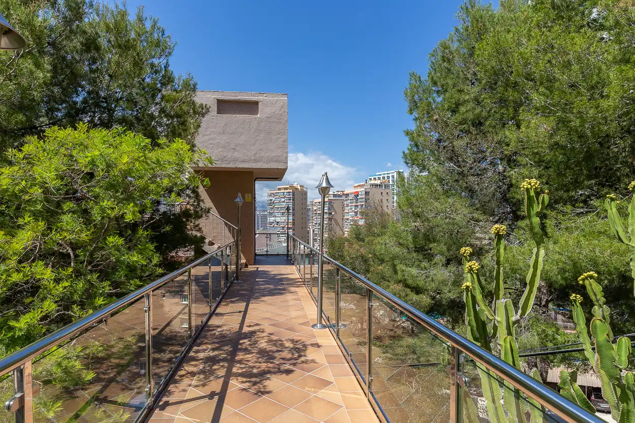 Jardín de Ático en venta en Benidorm con Piscina y Piscina comunitaria