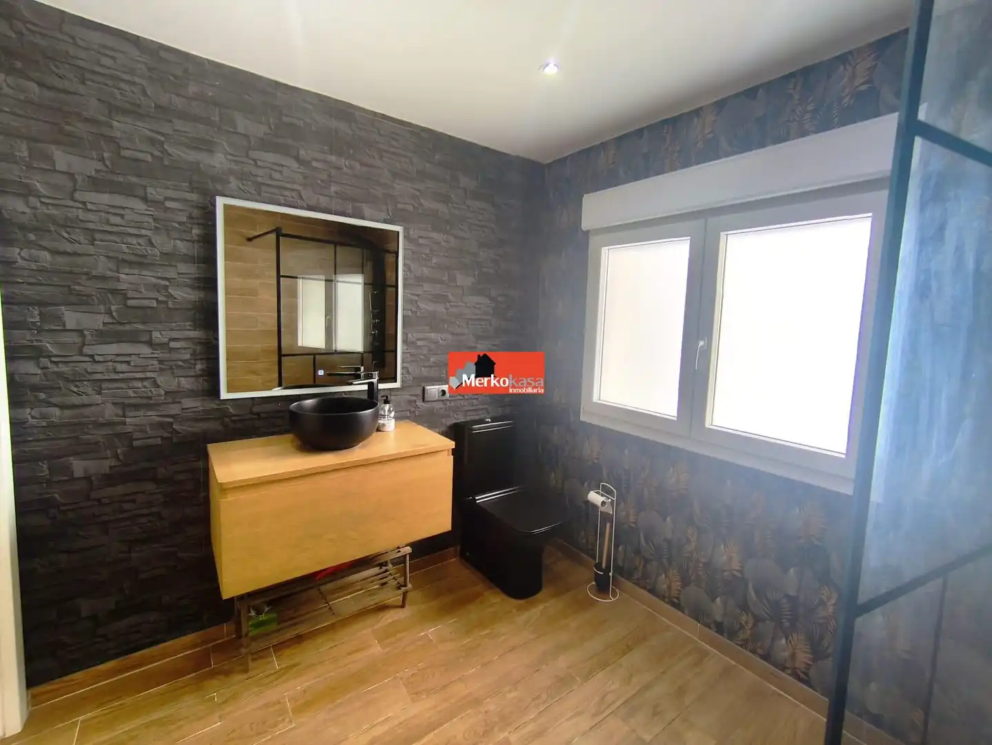 Baño de Piso en venta en Lugo con Calefacción, Trastero y Amueblado