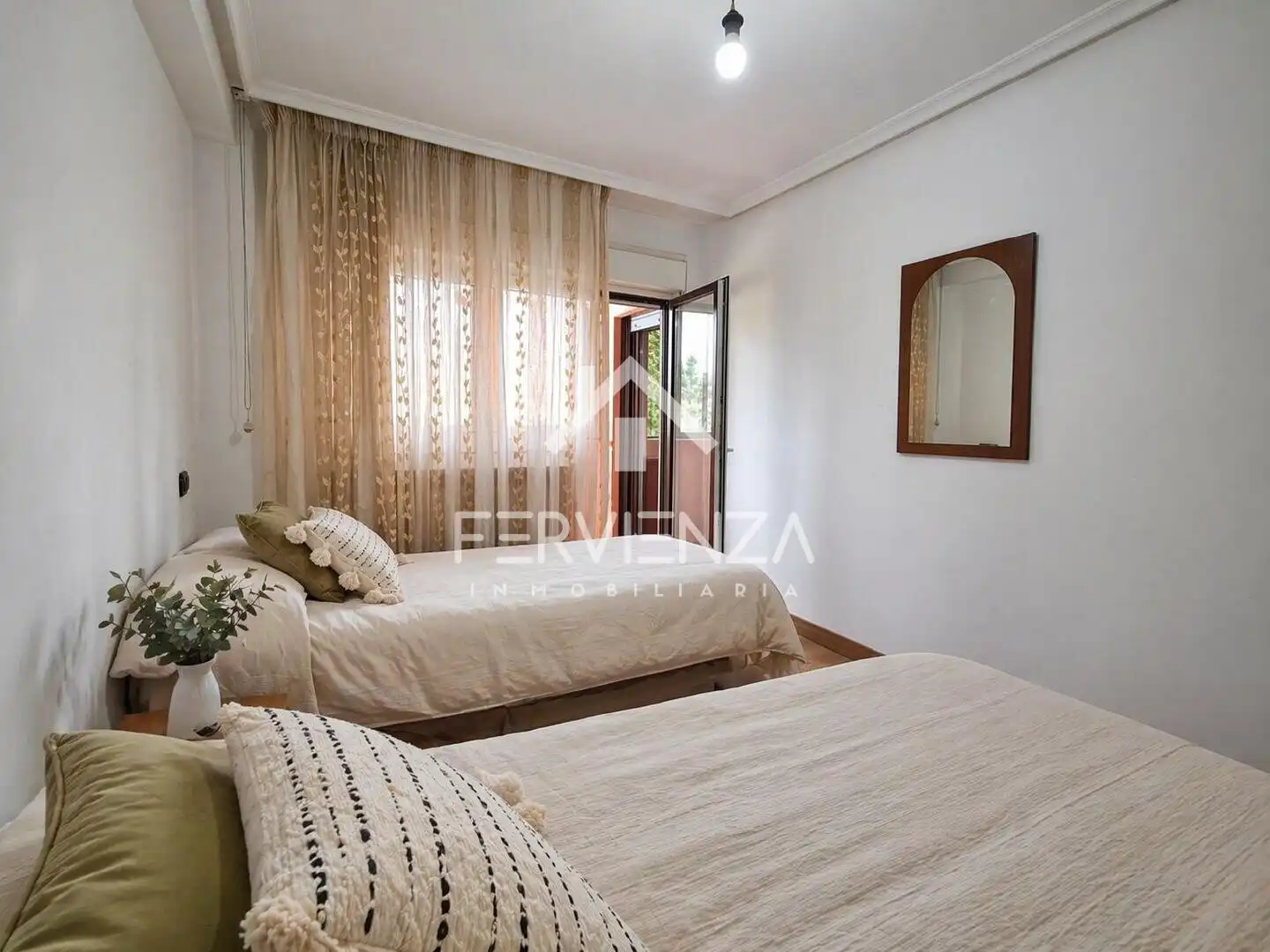 Piso con ascensor en venta en HUCA - La Cadellada