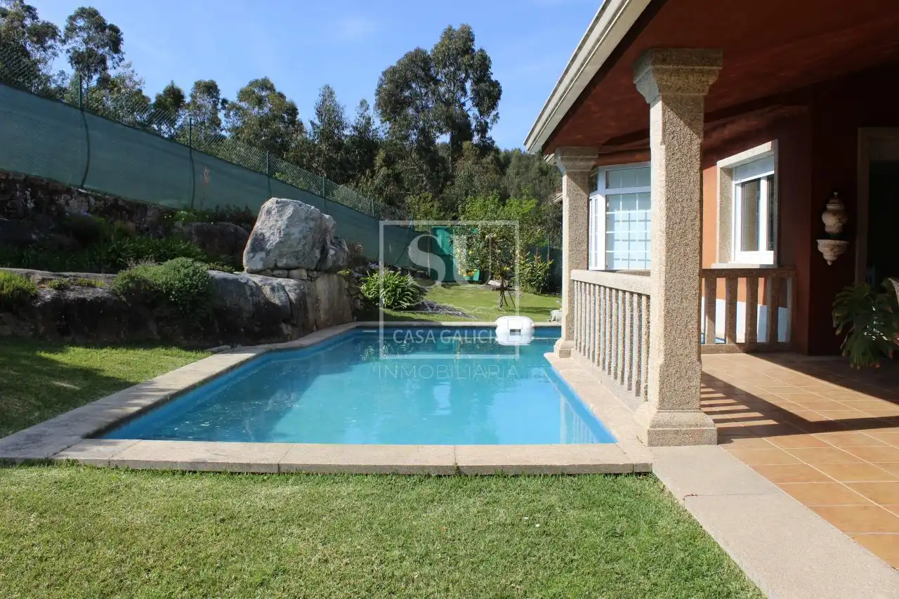 Piscina de Casa o xalet en venda en Baiona amb Calefacció, Jardí privat i Terrassa