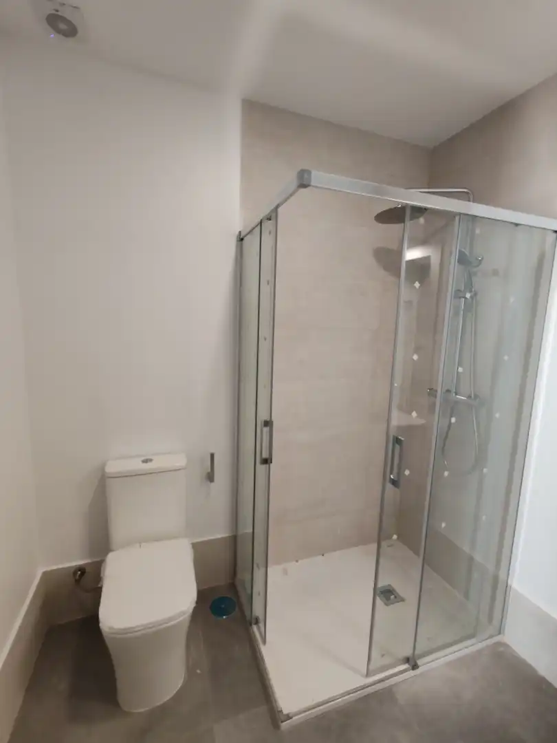 Baño de Piso de alquiler en Coria del Río con Aire acondicionado, Terraza y Horno