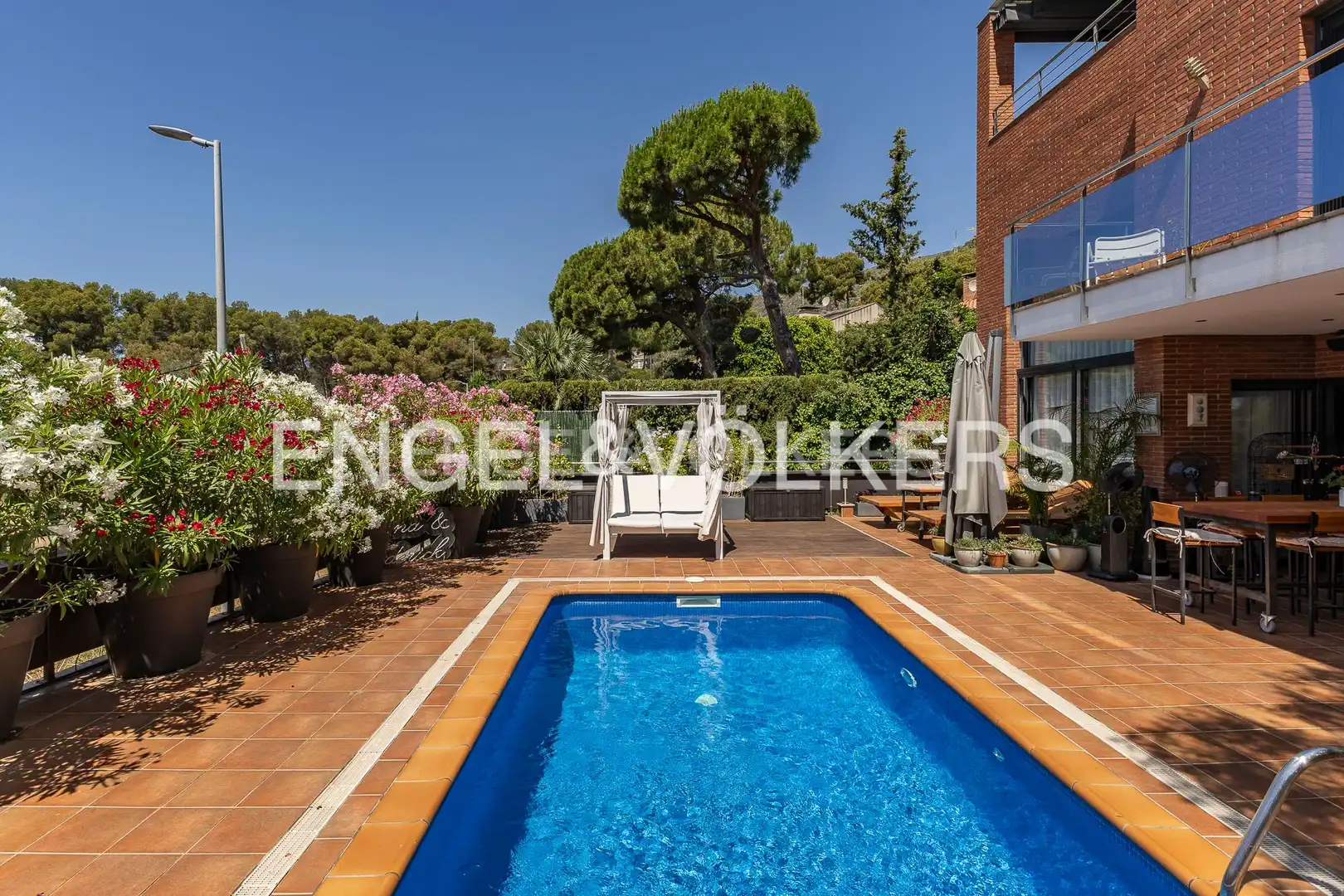 Swimming pool of Houses for sale in Castelldefels  with Air Conditioner, Heating and Private garden
