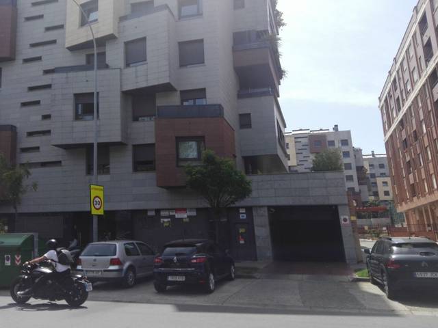 Local comercial en Venta en Calle Estambrera en Cascajos - Piqueras