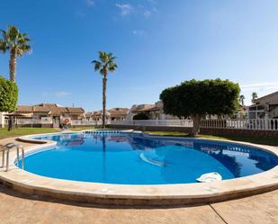 Piscina de Casa adosada en venda en Orihuela amb Aire condicionat, Piscina i Piscina comunitària