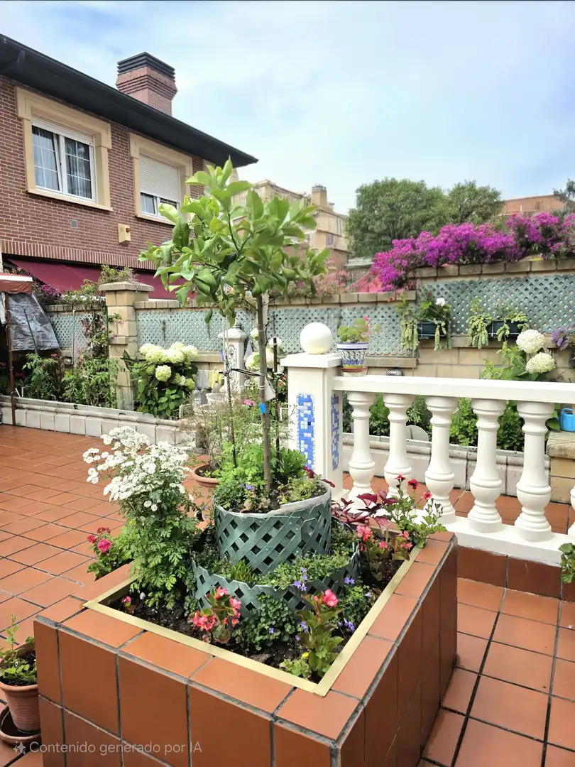 Terrasse von Einfamilien-Reihenhaus zum Verkauf in Castro-Urdiales mit Heizung, Privatgarten und Parkett