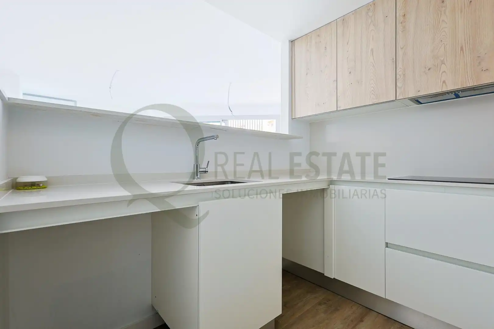Küche von Wohnung zum Verkauf in Alicante / Alacant mit Klimaanlage, Terrasse und Abstellraum