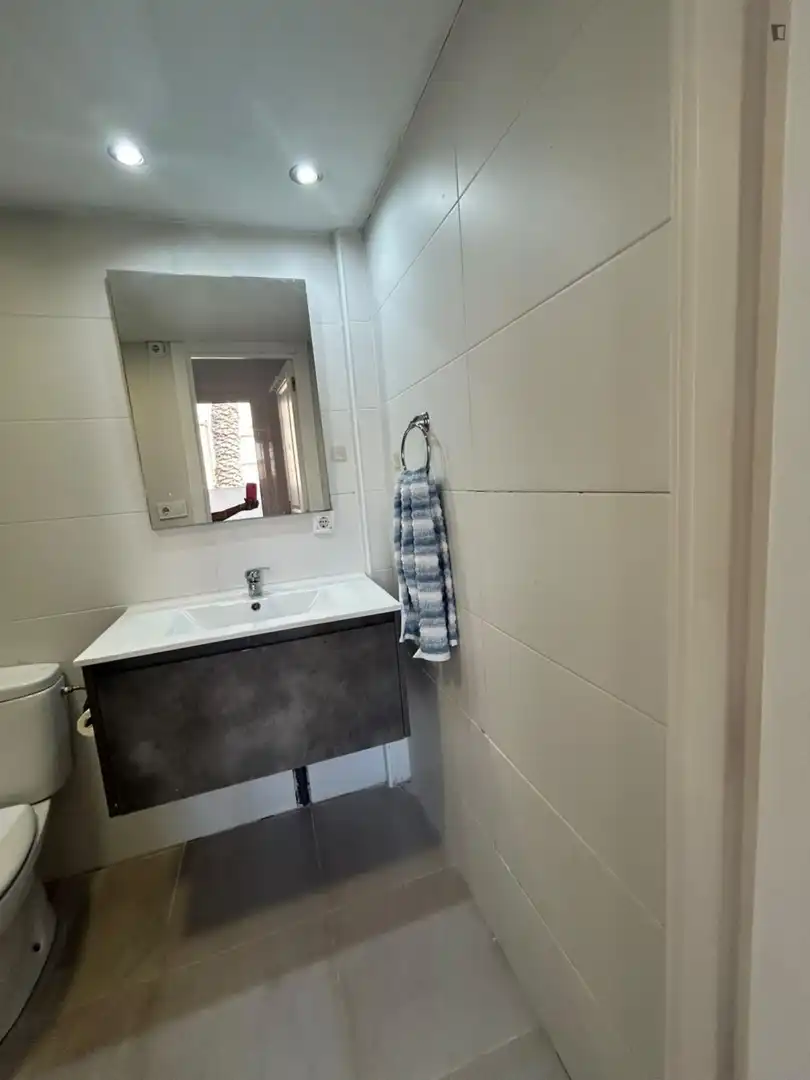 Badezimmer von Wohnungen zur untervermieten in Murcia mit Klimaanlage, Möbliert und Ofen