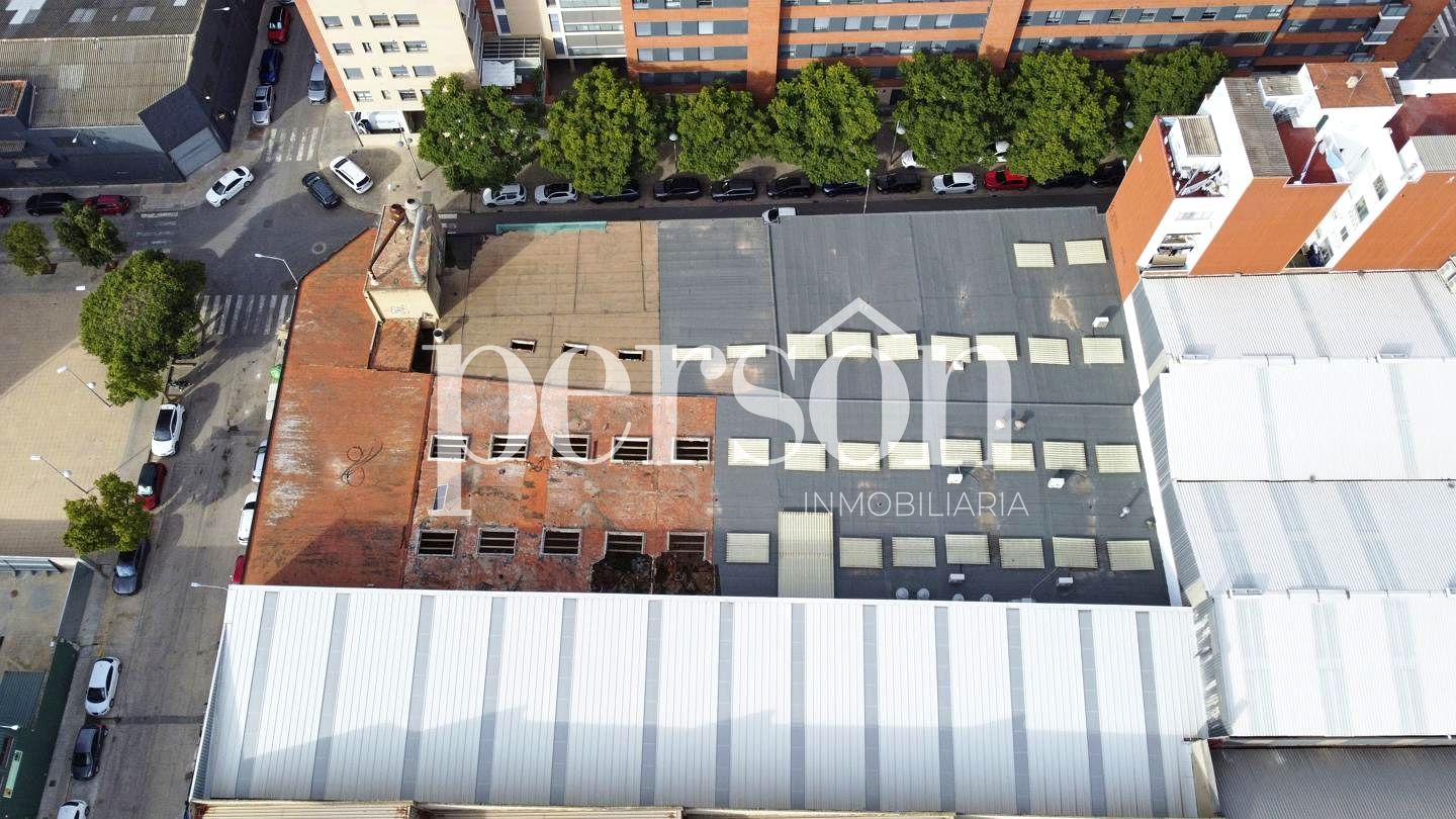 Exterior view of Industrial buildings for sale in Benetússer