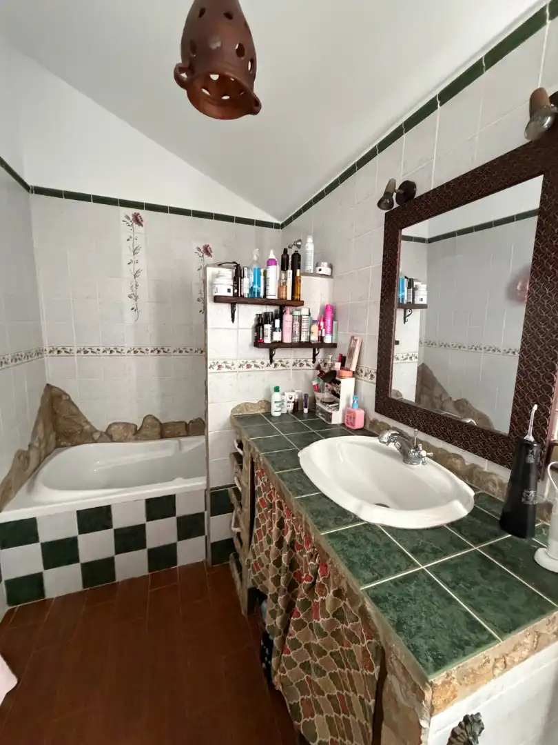 Bany de Casa o xalet en venda en Chiclana de la Frontera amb Calefacció, Jardí privat i Terrassa