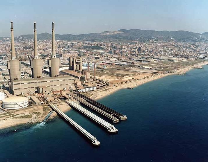 Exterior view of Industrial buildings for sale in Sant Adrià de Besòs