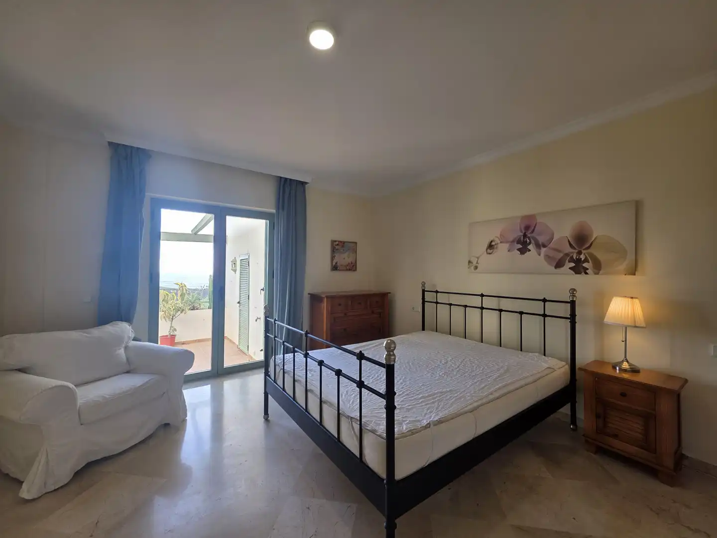 Habitación de Planta baja en venta en La Alcaidesa con Aire acondicionado, Calefacción y Terraza