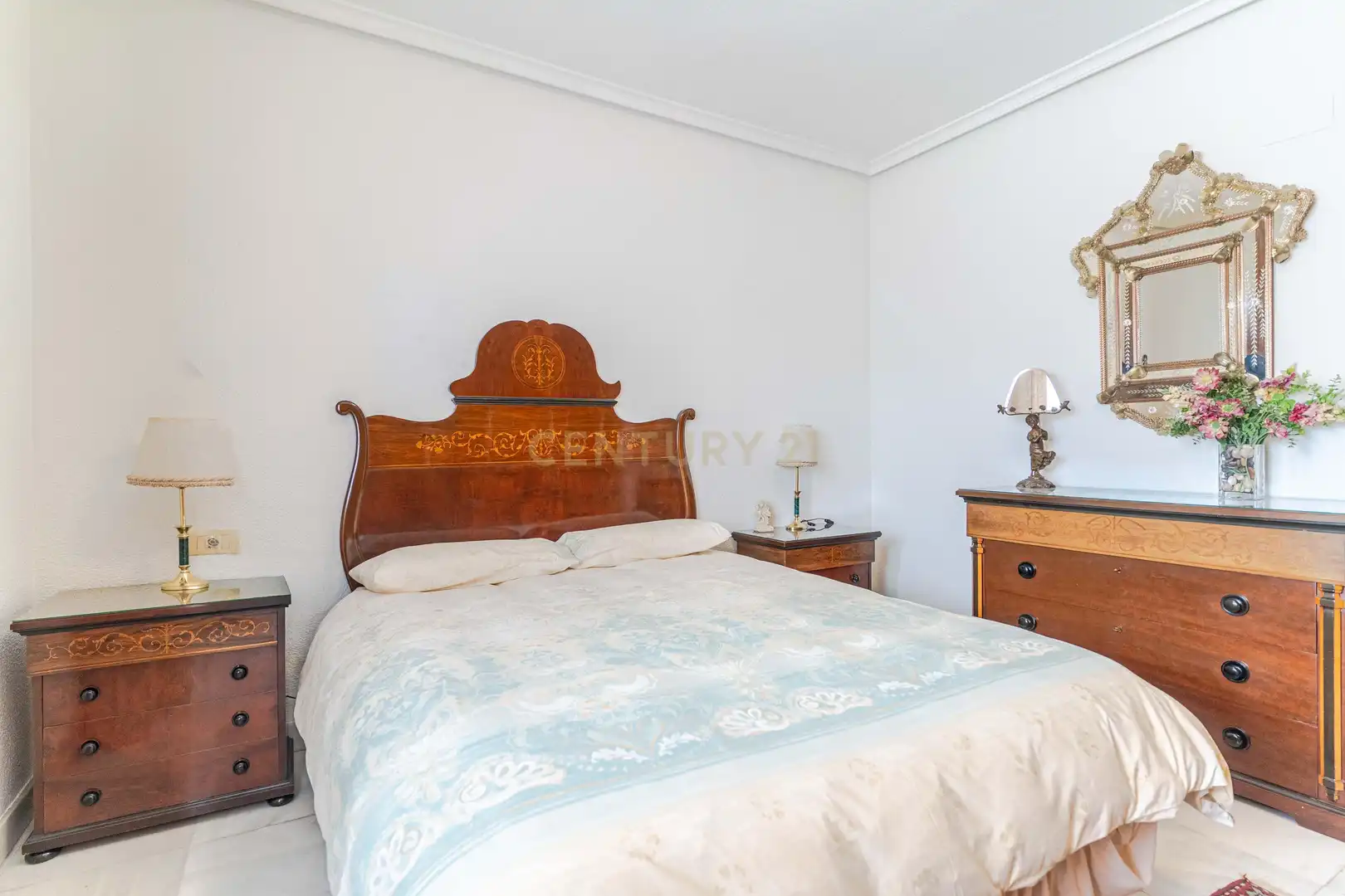 Habitación de Dúplex en venta en Granada con Aire acondicionado, Jardín privado y Trastero