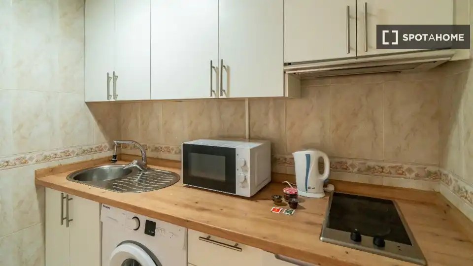 Cocina de Estudio para compartir en Torremolinos con Aire acondicionado, Terraza y Amueblado