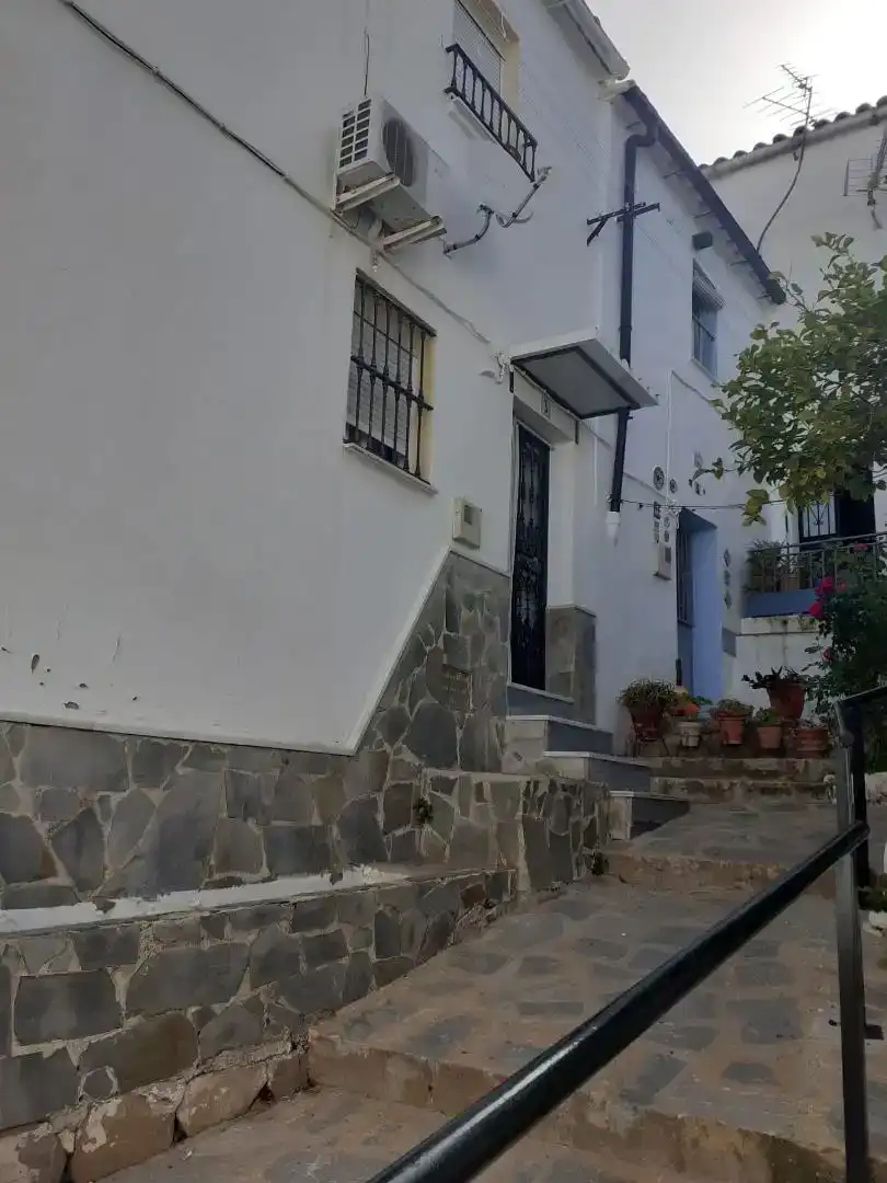 Vista exterior de Planta baja en venta en Ubrique con Aire acondicionado, Trastero y Amueblado