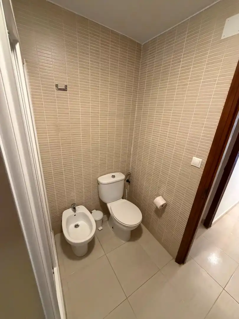 Baño de Piso de alquiler en Torrevieja con Amueblado