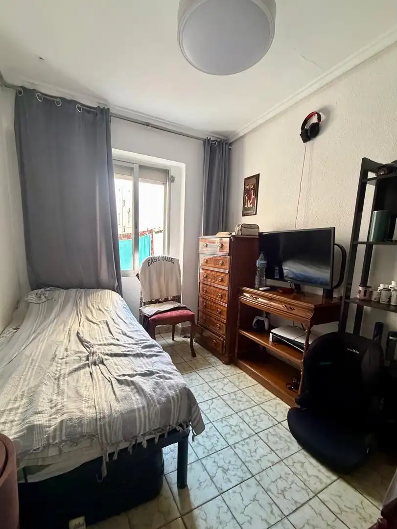Bedroom of Flat for sale in Valencia  with Air Conditioner, Heating and Balcony
