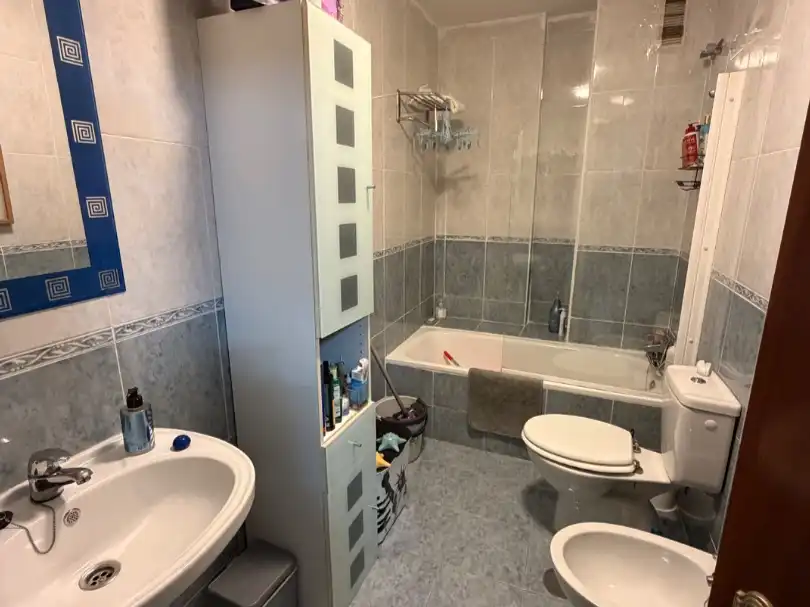Baño de Piso de alquiler en Málaga con Amueblado, Lavadora y TV