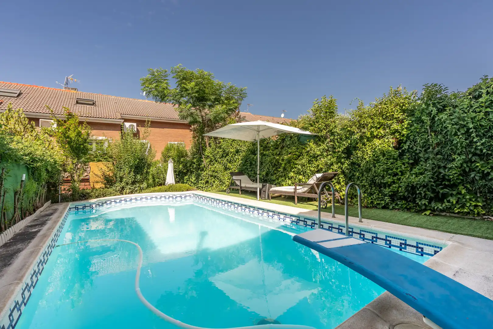 Detached house with pool for sale in Calle Lago Michigan