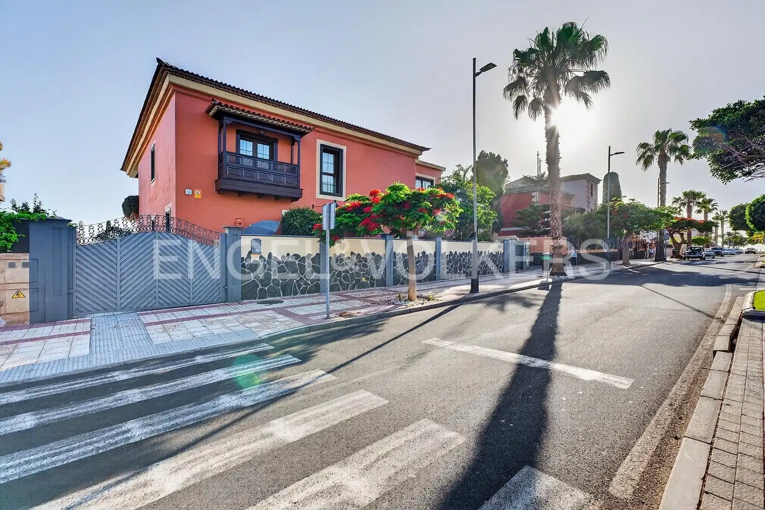 Vista exterior de Casa o xalet en venda en Adeje amb Terrassa, Piscina i Moblat