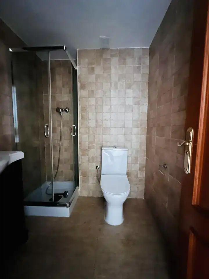 Badezimmer von Erdgeschoss zum Verkauf in Tarragona mit Terrasse