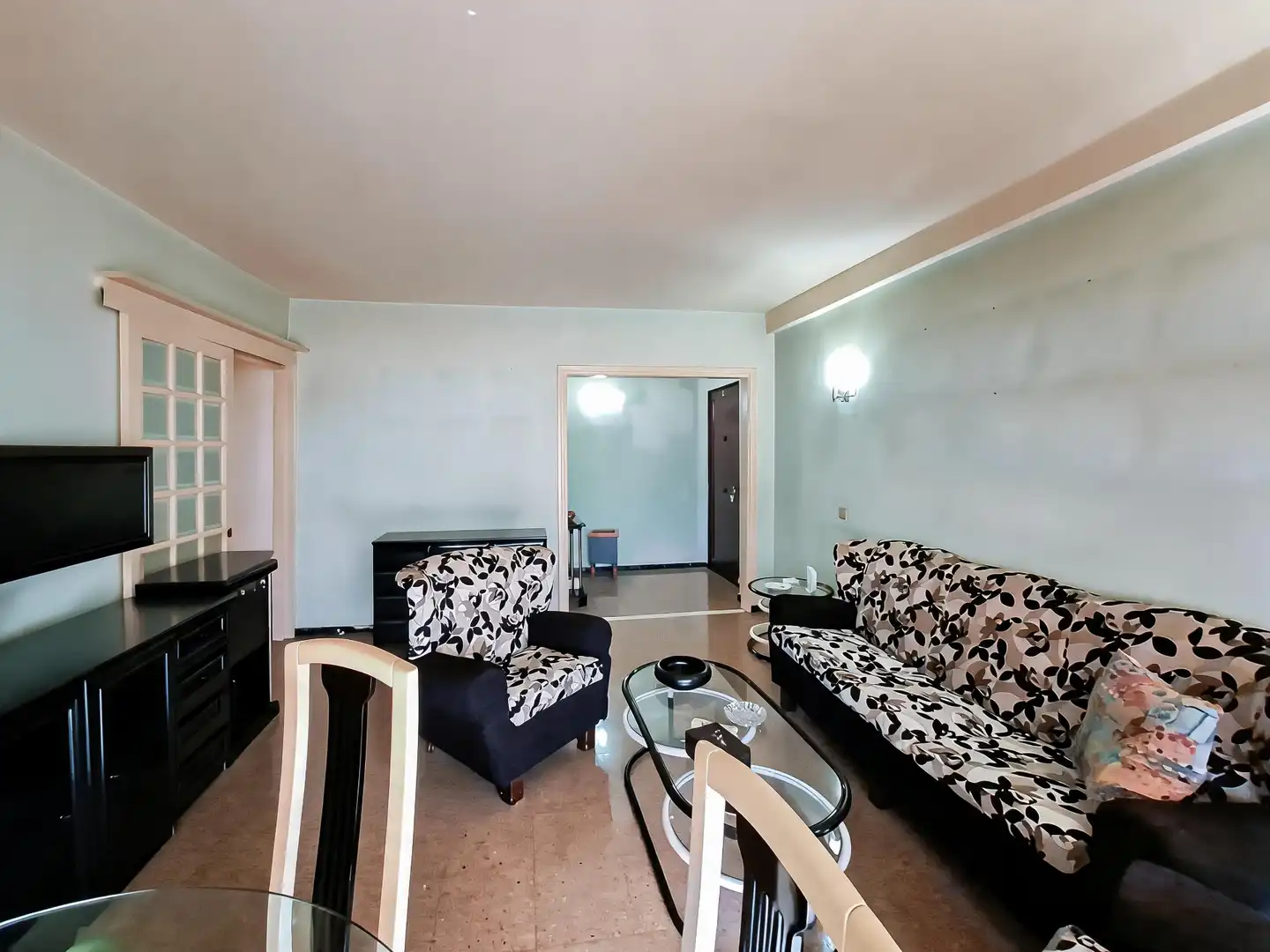 Sala d'estar de Pis en venda en Las Palmas de Gran Canaria amb Traster, Moblat i Balcó