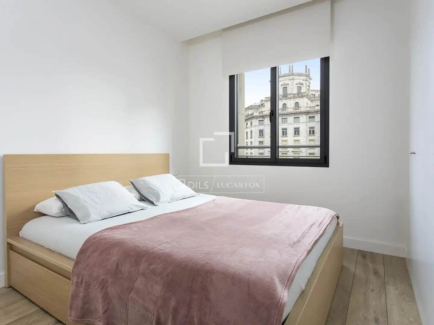 Bedroom of Flat for rent in Barcelona  with Air Conditioner, Heating and Parquet flooring