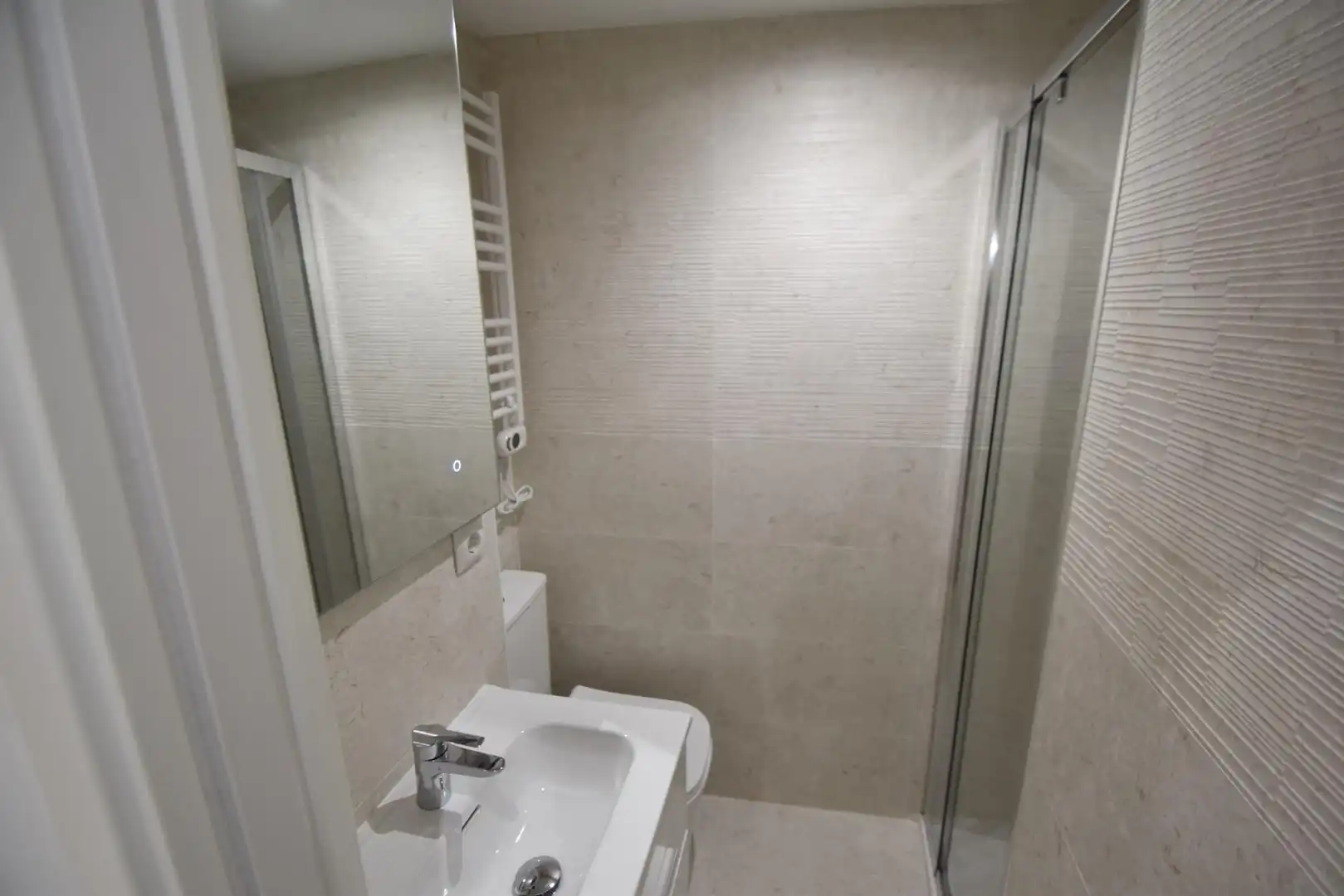Bany de Apartament en venda en Madrid amb Aire condicionat, Calefacció i Moblat