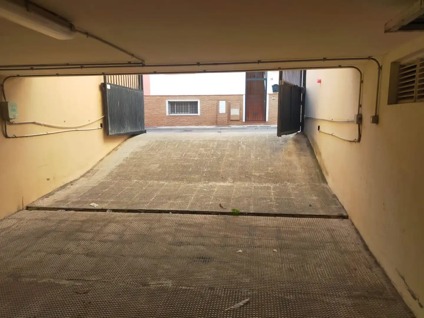 Parking of Houses for sale in La Línea de la Concepción  with Air Conditioner, Terrace and Storage room