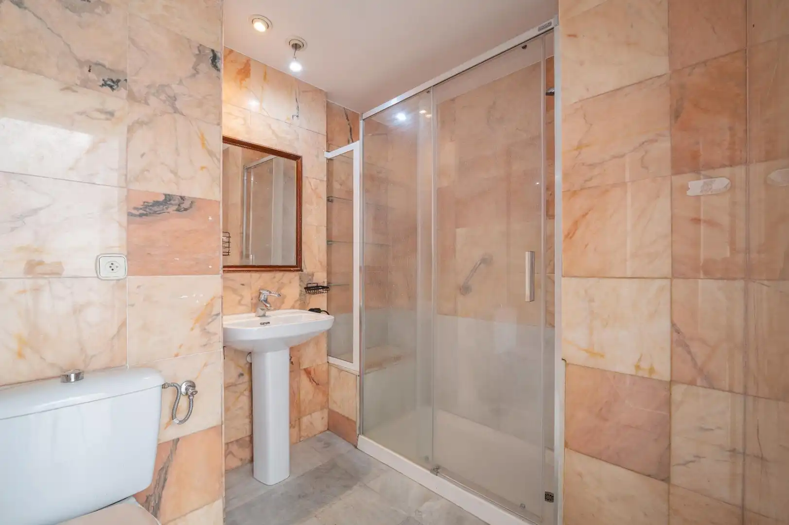 Baño de Casa adosada en venta en Granada con Aire acondicionado y Calefacción