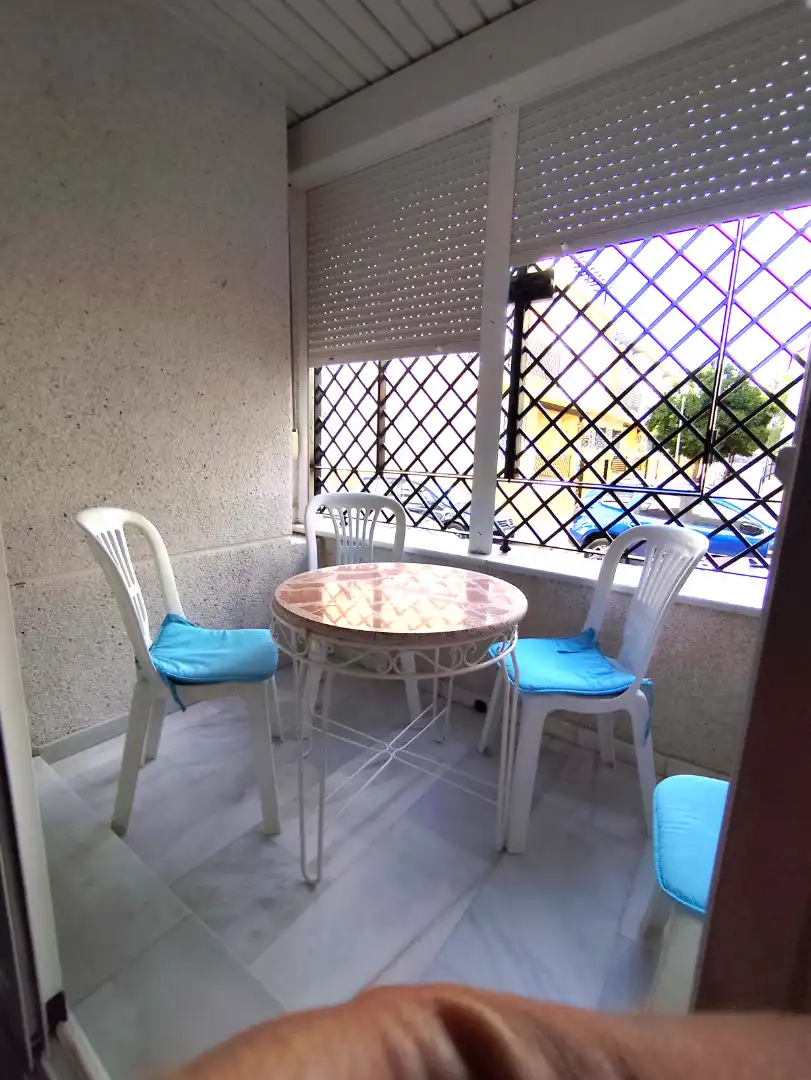 Appartamento con balcone in affitto a Calle Manuel de Diego Lora 6