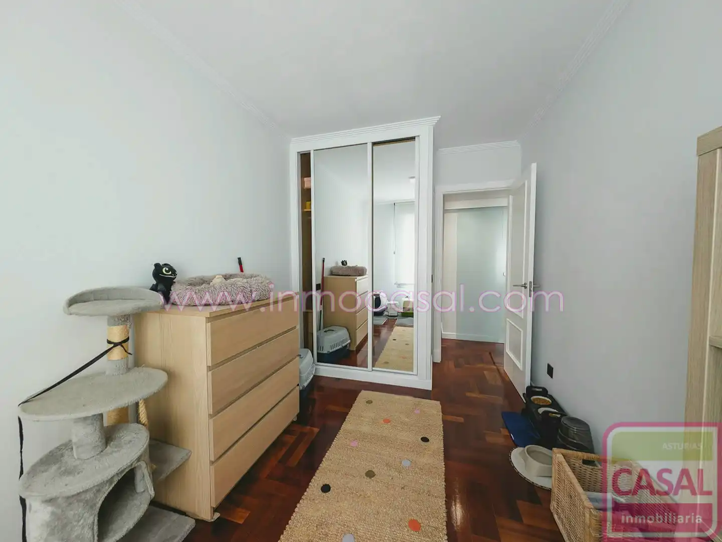 Habitación de Piso en venta en Oviedo  con Calefacción, Terraza y Trastero