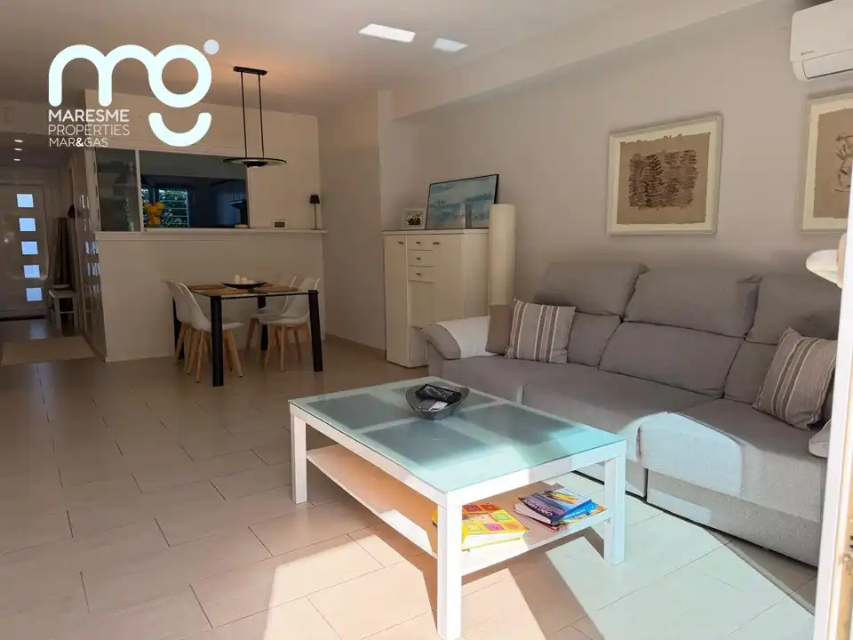 Sala de estar de Casa adosada en venta en Premià de Mar con Aire acondicionado, Calefacción y Jardín privado